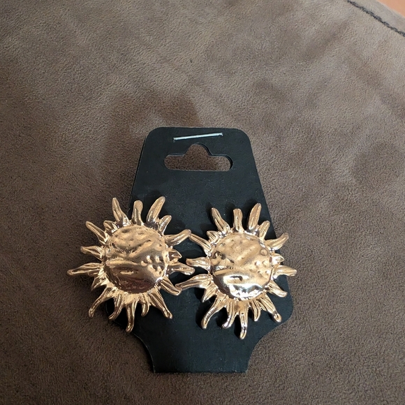 🛍️4 For $15🛍️Gold Sunburst Earrings/Summer Beach Style  Sun Drop Earrings - Picture 4 of 5